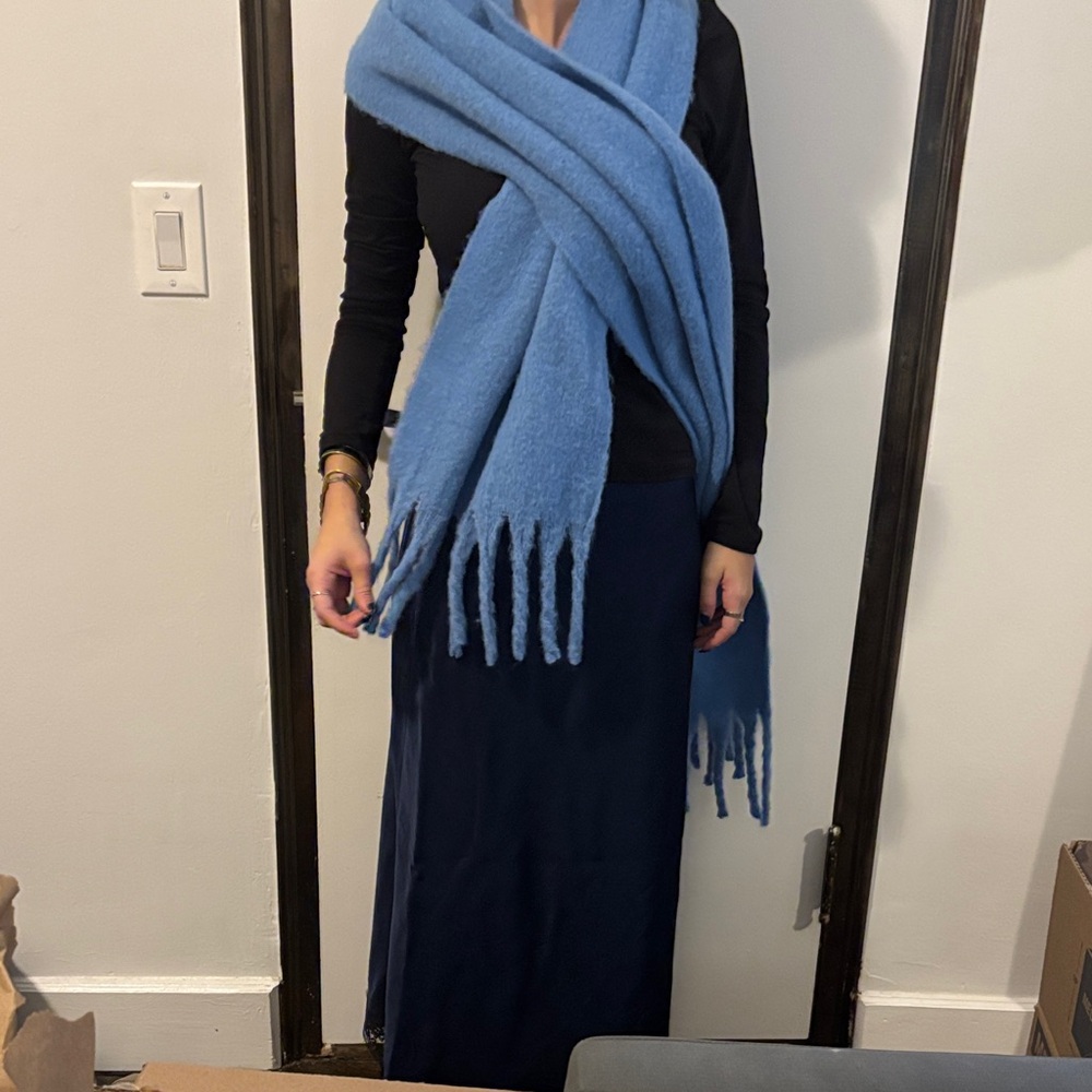 GAP Oversized Blue Scarf